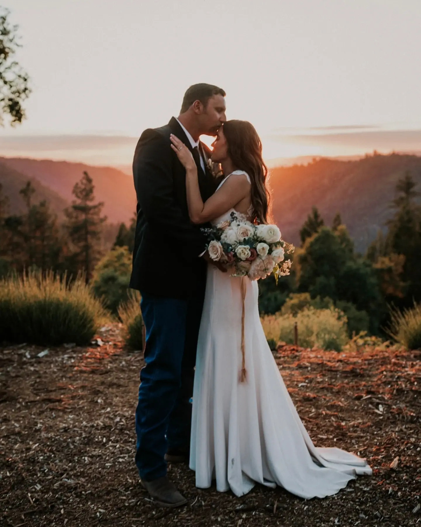 Photograph of a loving couple taken at Sugar Pine Ridge.