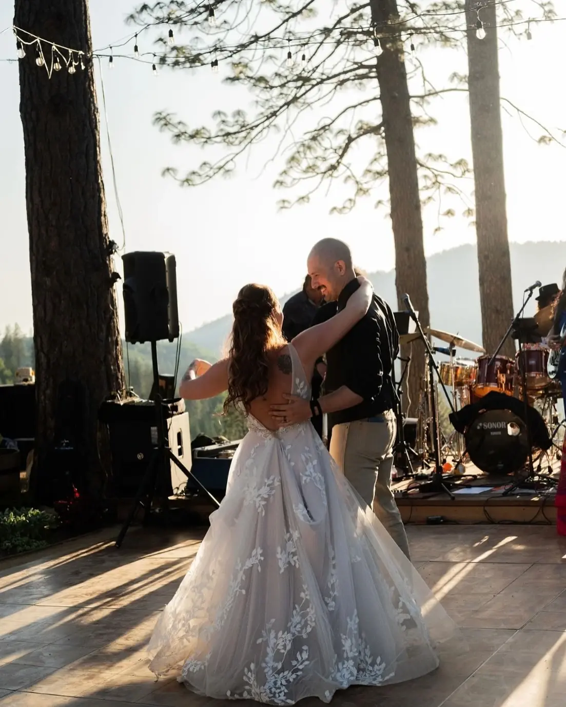 Photograph of a loving couple taken at Sugar Pine Ridge.